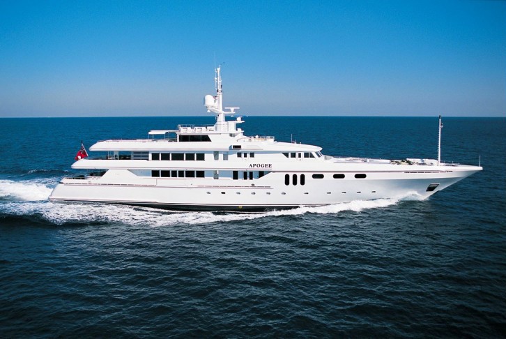 yacht-apogee-codecasa-charterworld-luxury-superyacht-charters